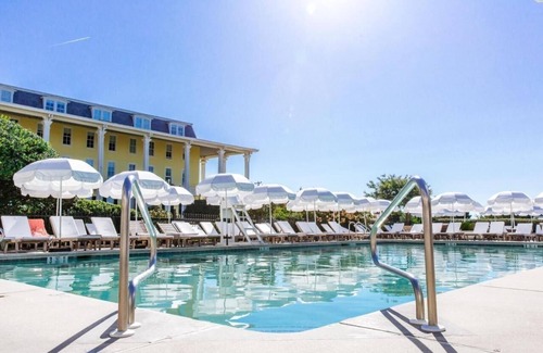 Cape May Hotel | One Queen Bed Town Side | Congress Hall