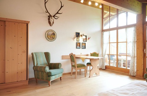 Groissenbach Apartment | One-room apartment 37sqm, sunny south-facing balcony with mountain panorama