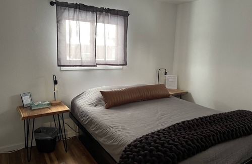 Meeker Cabin | One Room Cabin with Kitchenette