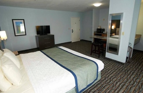 Sandwich House | One Room Suite 1 King Bed at Sandwich Lodge and Resort