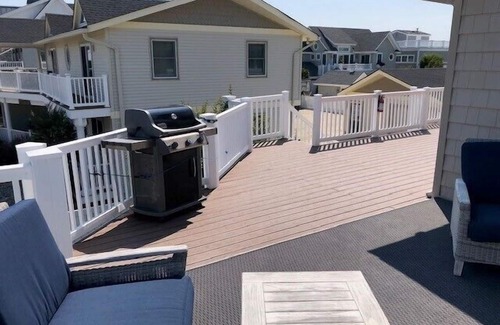 Stone Harbor House | One short block to 120th St Beach in SH - 7 Bedrooms and 5 Full Baths!