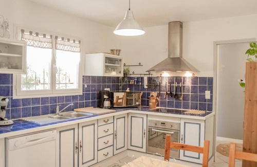 Bagnols-en-Foret House | One-storey villa with air conditioning and pool