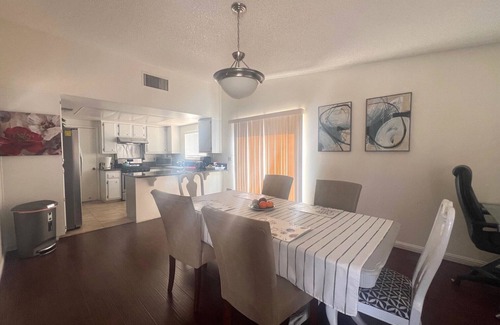 Spring Valley House | One story 3 bedroom home-10 minutes to strip