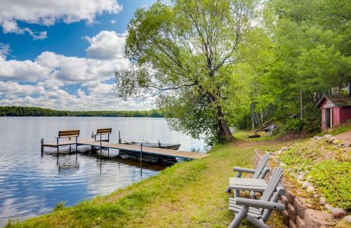 Harshaw House | Oneida County Cabin with Private Dock and Rowboat!