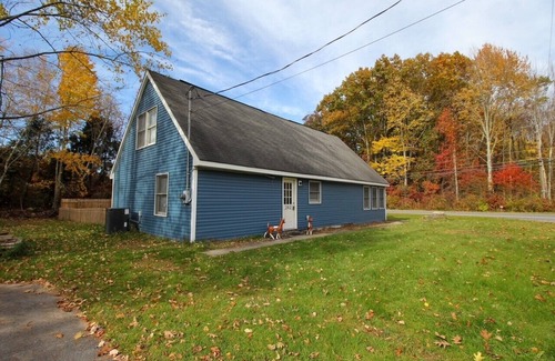 Cleveland House | Oneida Lake access close to The Turning Stone Casino and The Lakehouse