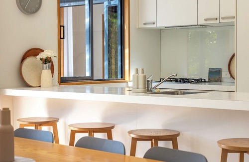 Oneroa House | Oneroa Sanctuary - Centrally located in Oneroa