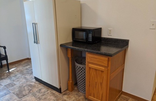 Bismarck House | ONLY 1 mi to Cap. & Both Hosp-Cozy 2 Bed Home