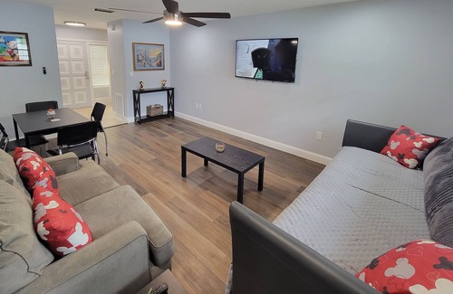 Cypress Gardens House | 💎Only 1 mile from Legoland🎢💎Modern spacious apt with Full kitchen 🙂