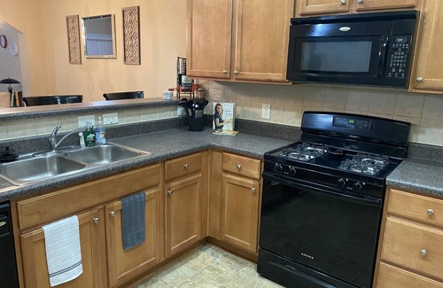 Lithonia House | Only 2 miles from shopping, banking, food, entertainment,15 to downtown Atlanta