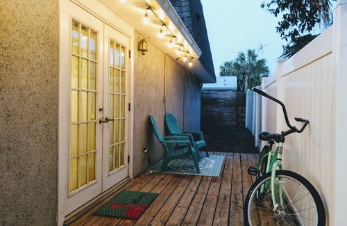 Neptune Beach House | Only 3 Blocks to the Ocean