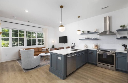 Cleveland Park Apartment | Only 3 miles from Broadway, Sleeps 16, 2 Condos Side-by-Side