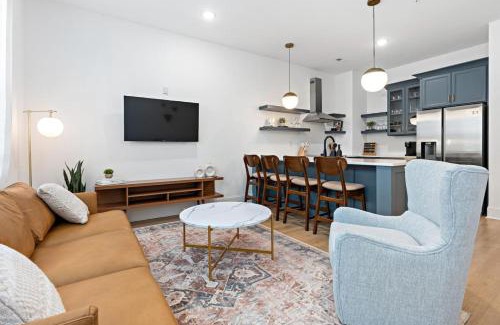 Portsmouth House | Only 3 miles from Broadway Sleeps 16 Two Condos Side by Side