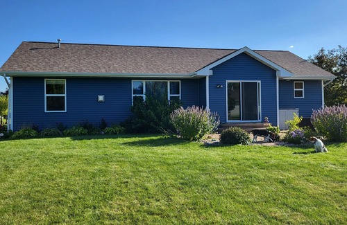 Butte Des Morts House | Only 30 minutes from Lambeau Field.