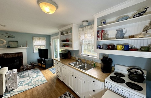 Brewster House | Only a Half of a mile to Crosby Landing Beach in Brewster on Cape Cod Bay. Pets Considered.