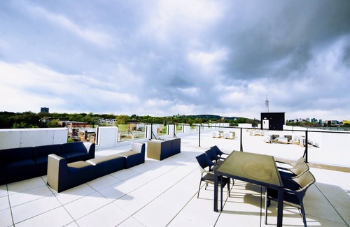 Cote-Des-Neiges—Notre-Dame-De-Grace Apartment | Only for you! KING&QUEEN Beds rooftop Terrace*Gym*