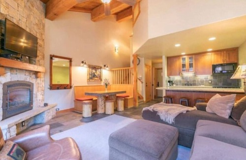 Truckee Apartment | Only Northstar Village adjoining ski-in/out condos