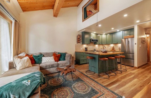 Truckee Apartment | Only Northstar Village adjoining ski-in/out condos