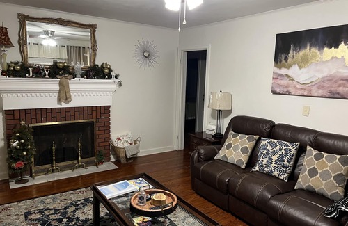 Norfolk House | Only the best for you! Murphy ‘s Manor!