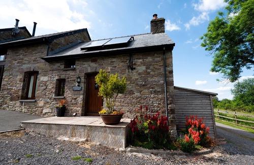Trecastle House | Onnen Fawr Cottage - Two Bedroom House, Sleeps 6