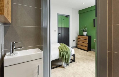 Beeston Apartment | OnPoint Modern Bright 1 Bedroom Studio