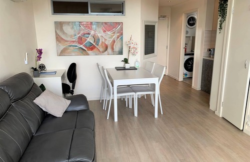 Melbourne Central Business District Apartment | Onsite Parking, 2 Keys, Self Check in