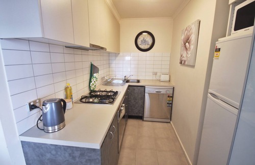Melbourne Central Business District Apartment | Onsite Parking, 2 Keys, Self Check in