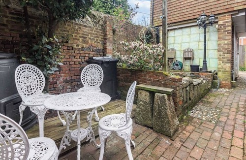 Offham Cottage | OnSiteStays - Rose Cottage: Cozy Lewes Getaway