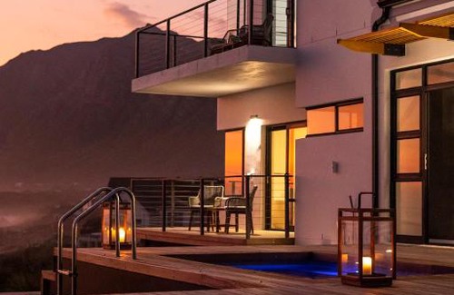 Betty's Bay Bed & Breakfast | OnTheRocksBB Solar Powered Guesthouse and Ocean Lodge