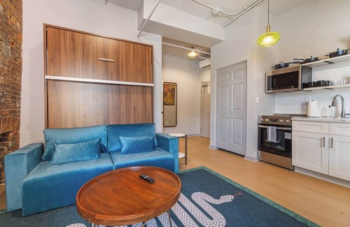 East Market District Apartment | Onyx – Light-Filled Contemporary Hideaway