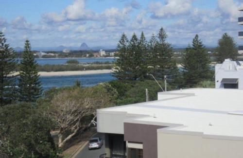 Caloundra Apartment | Oogarding Unit 10 - Enjoy Caloundra at its best staying in this very nicely appointed apartment