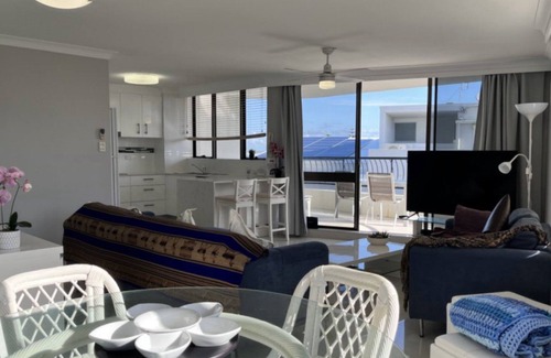 Caloundra Apartment | Oogarding Unit 10 - Enjoy Caloundra at its best staying in this very nicely appointed apartment
