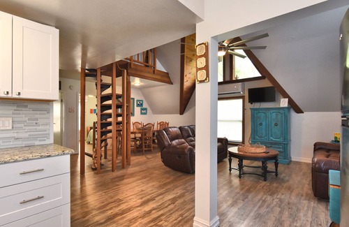 Claremore Cabin | Oolagah Lake - Adorable 2 story Cabin
