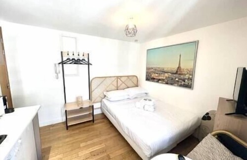 Gaillon Apartment | Opéra 5d French Typical Apartment