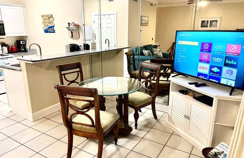 Long Beach Condo | OPEN 10/10-10/12 OR 10/17-10/25 GULF VIEW Two free beach chairs Mar-Oct