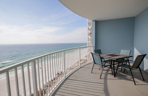 Long Beach Condo | OPEN 10/10-10/12 OR 10/17-10/25 GULF VIEW Two free beach chairs Mar-Oct