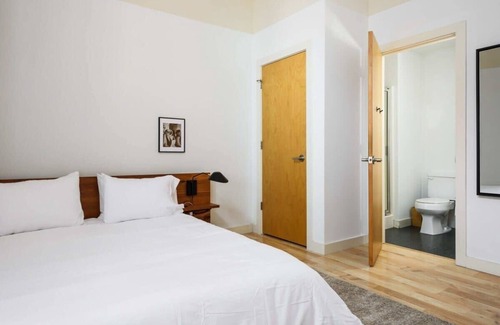 Downtown St. Louis Apartment | Open 2BR near the Enterprise Center