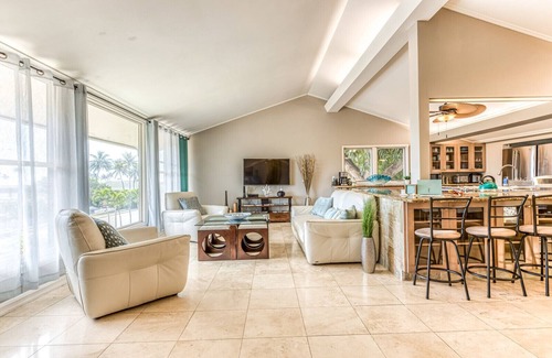 Eastern Honolulu House | Open and relaxing vacation home with breathtaking panoramic ocean view