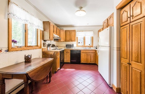 Hall Quarry House | Open and Sunny Saltbox Central to all of Acadia