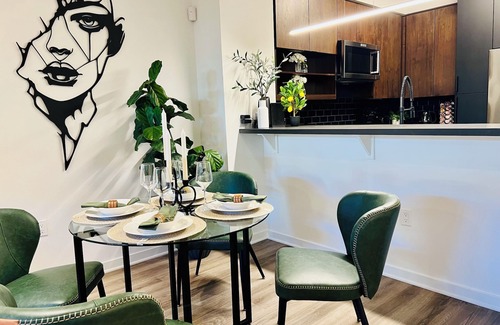 Carthay Circle Apartment | Open BR by Beverly Hills & WeHo w/Pool & Parking