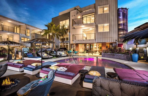 Carthay Circle Apartment | Open BR by Beverly Hills & WeHo w/Pool & Parking