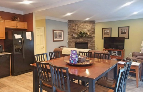 Lincoln House | Open concept, 2-level, AC/FP, wood view, deck, swim club. F132B by LRS