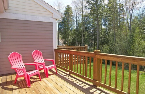 Lincoln Condo | Open concept, comfy, AC/FP, woods view, deck, swim club. F5008 by LRS