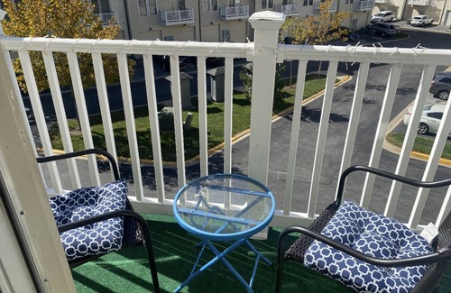 Urbana Condo | Open Floor Plan, Spa Tub, Chef’s Kitchen, King Bed,