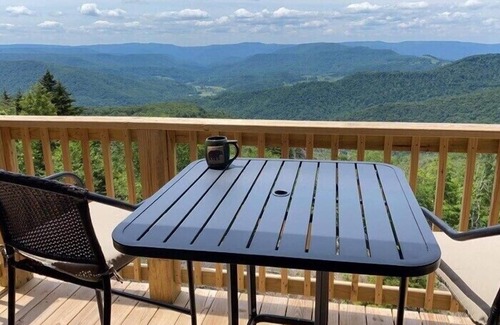 Snowshoe House | Open for Blues & Brews! Shuttle to festival, hike, bike, sunsets, hot tub