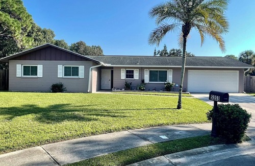 Sarasota Springs House | Open Heated Pool Home with 2 car garage