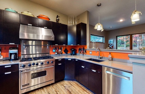Otter Creek House | Open & inviting home near the ocean w/free WiFi, firepit, & private washer/dryer