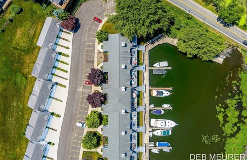 Douglas House | Open Layout Townhome Near All the Fun