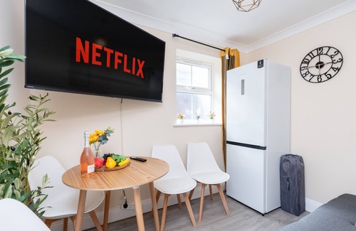 Bournemouth Apartment | Open Mind Property -2 Bedrooms with FREE parking
