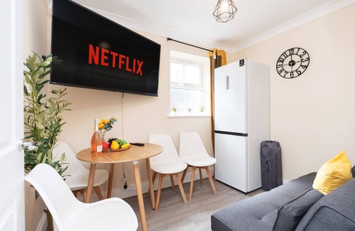 Bournemouth Apartment | Open Mind Property -2 Bedrooms with FREE parking