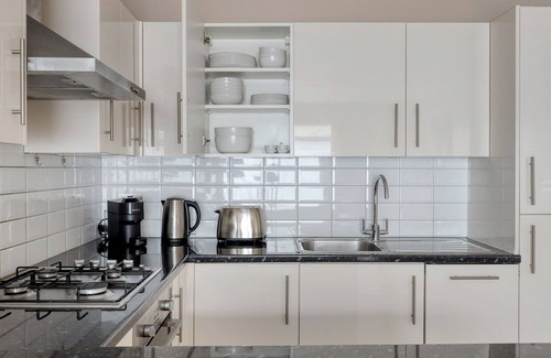 Pembridge Apartment | Open Notting Hill 2BR w/Garden, nr Shops, Dining & Park, by Blueground